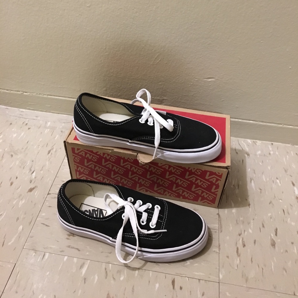 Black Vans LIKE NEW Classic Black and White